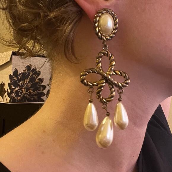 LES BERNARD Unsigned Vintage 80s Runway Large Pearl Gold Rope Dangle Earrings D2 - Picture 6 of 8